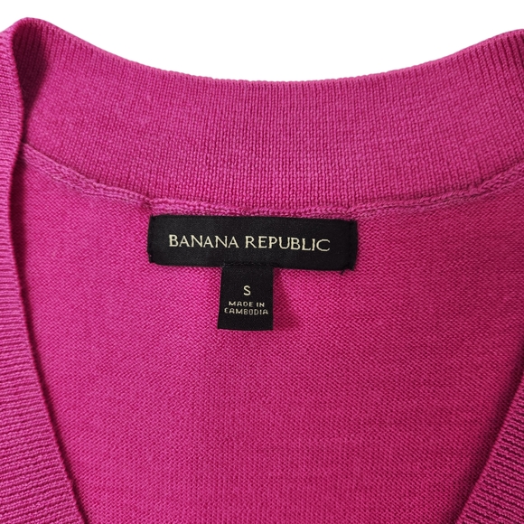 Banana Republic Pink Fuchsia 100% Merino Wool Sweater V-Neck Size Small - Picture 7 of 13